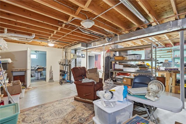 140 35th Street Dr SE 4, Cedar Rapids, IA 52403
