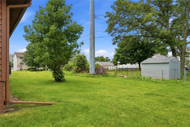 140 35th Street Dr SE 4, Cedar Rapids, IA 52403