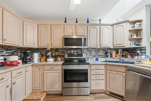 140 35th Street Dr SE 4, Cedar Rapids, IA 52403