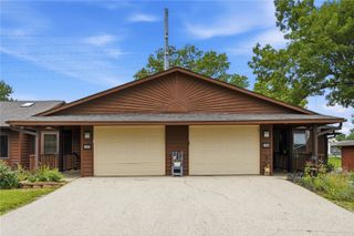 140 35th Street Dr SE 4, Cedar Rapids, IA 52403