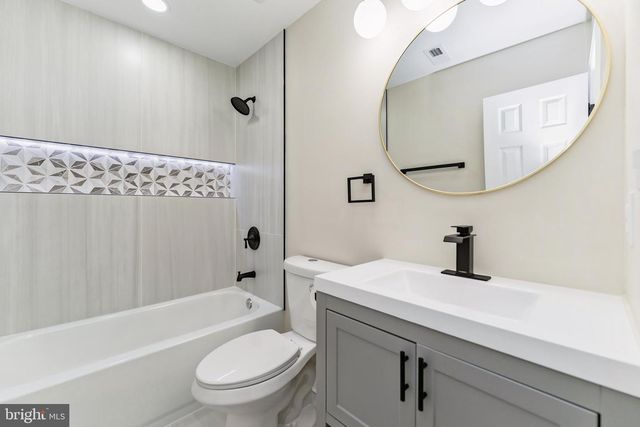 2425 LAURETTA AVE, Baltimore, MD 21223