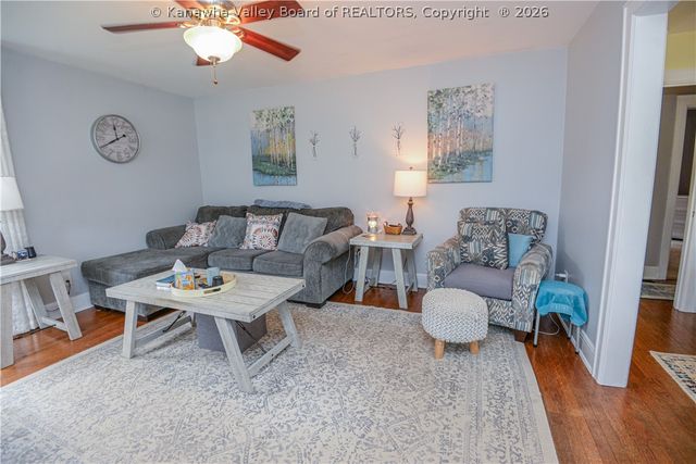 902 S B Street, St Albans, WV 25177