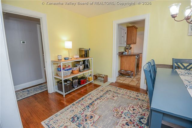 902 S B Street, St Albans, WV 25177