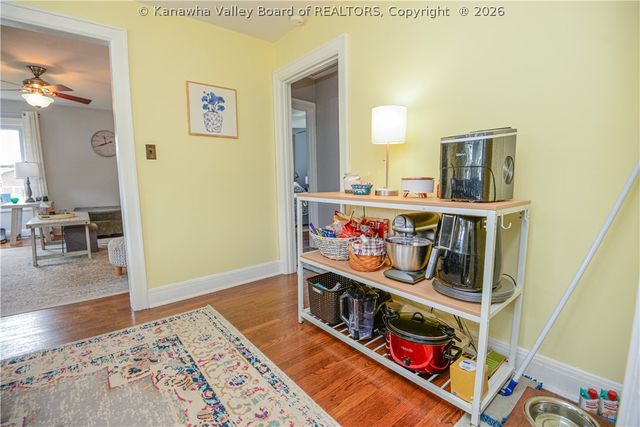 902 S B Street, St Albans, WV 25177