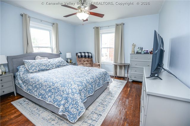 902 S B Street, St Albans, WV 25177