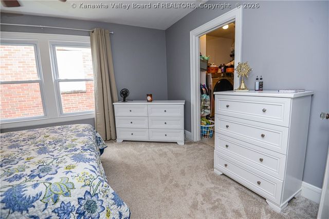 902 S B Street, St Albans, WV 25177