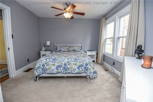 902 S B Street, St Albans, WV 25177