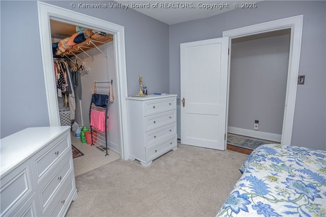 902 S B Street, St Albans, WV 25177