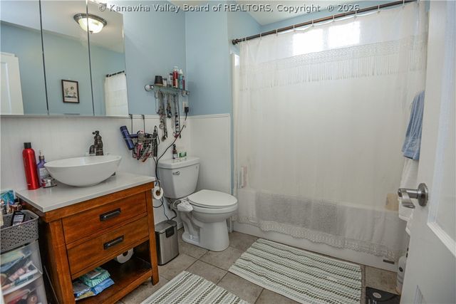902 S B Street, St Albans, WV 25177