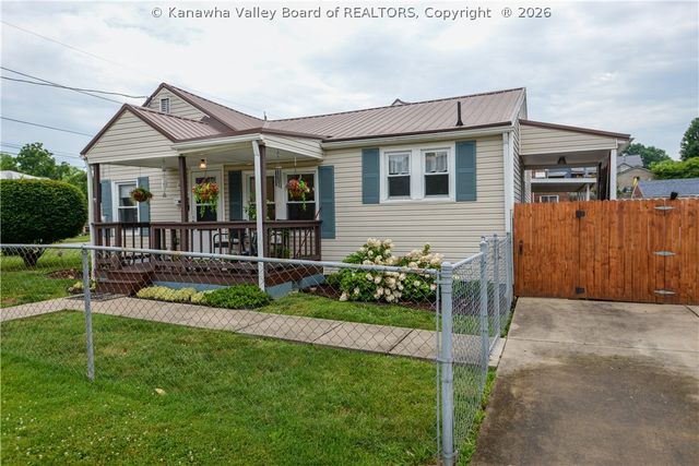 902 S B Street, St Albans, WV 25177