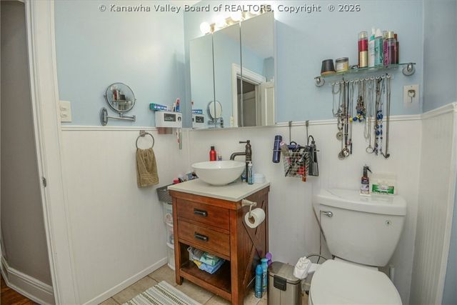 902 S B Street, St Albans, WV 25177