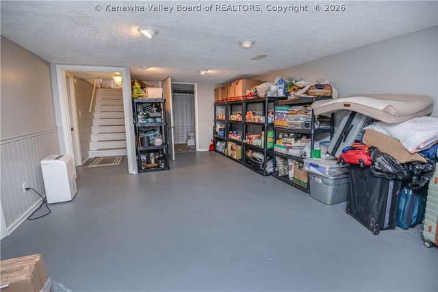 902 S B Street, St Albans, WV 25177