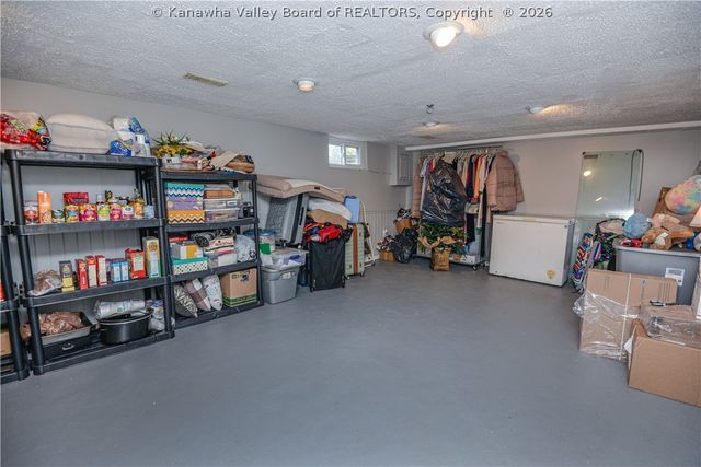 902 S B Street, St Albans, WV 25177