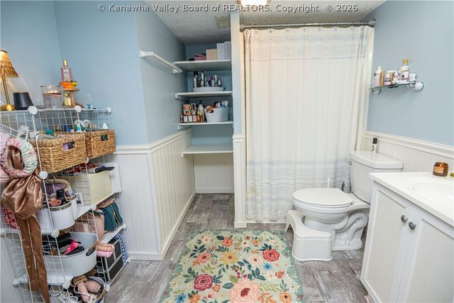 902 S B Street, St Albans, WV 25177