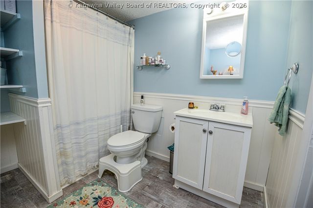 902 S B Street, St Albans, WV 25177