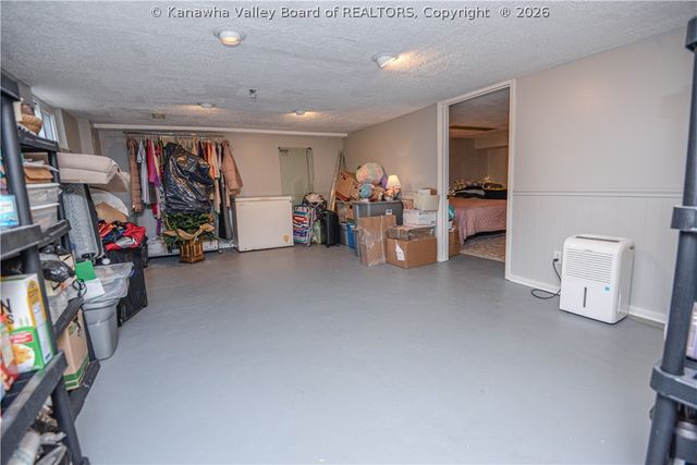 902 S B Street, St Albans, WV 25177