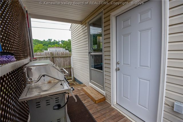 902 S B Street, St Albans, WV 25177