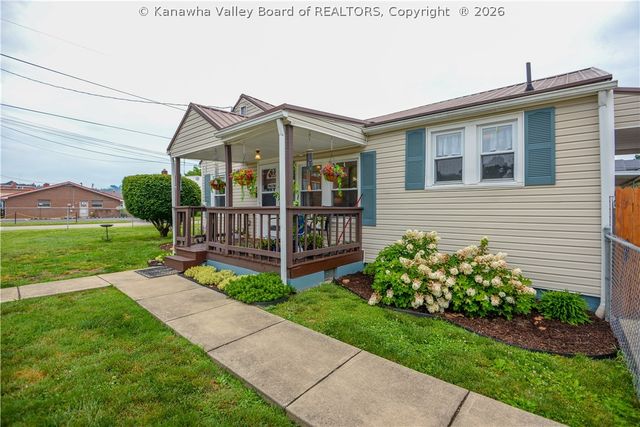 902 S B Street, St Albans, WV 25177