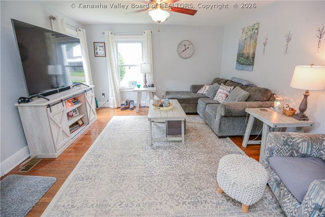902 S B Street, St Albans, WV 25177