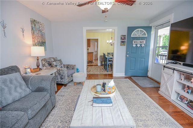 902 S B Street, St Albans, WV 25177