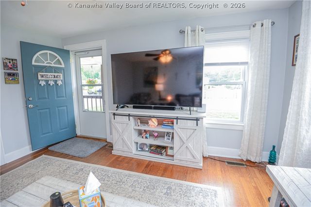 902 S B Street, St Albans, WV 25177