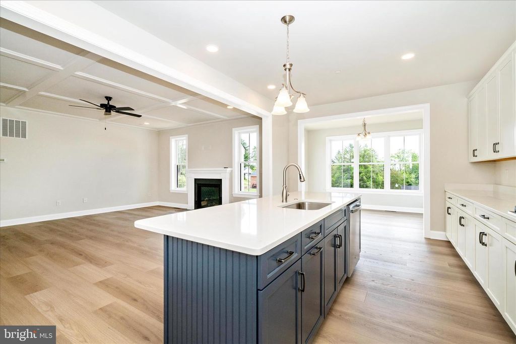 Image 3 of property listing at 7349 2ND AVE, Sykesville, MD 21784