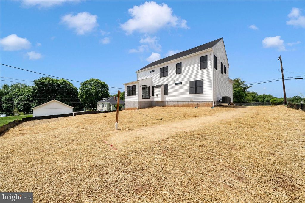 Image 46 of property listing at 7349 2ND AVE, Sykesville, MD 21784