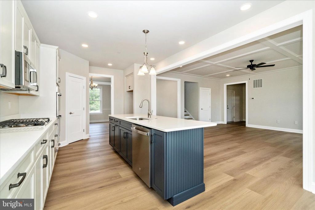 Image 6 of property listing at 7349 2ND AVE, Sykesville, MD 21784