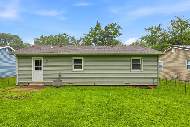 1302 S Estate Avenue, Springfield, MO 65804