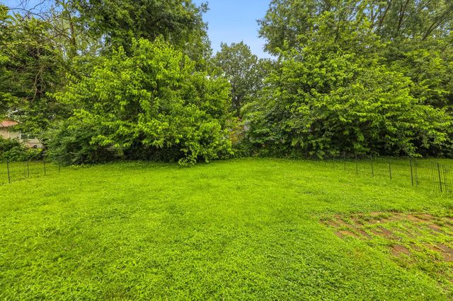 1302 S Estate Avenue, Springfield, MO 65804