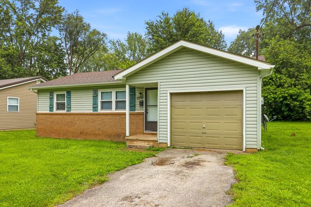 1302 S Estate Avenue, Springfield, MO 65804