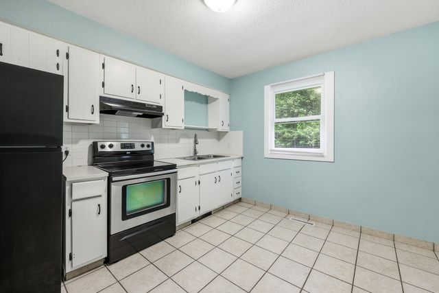 1302 S Estate Avenue, Springfield, MO 65804