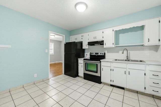 1302 S Estate Avenue, Springfield, MO 65804