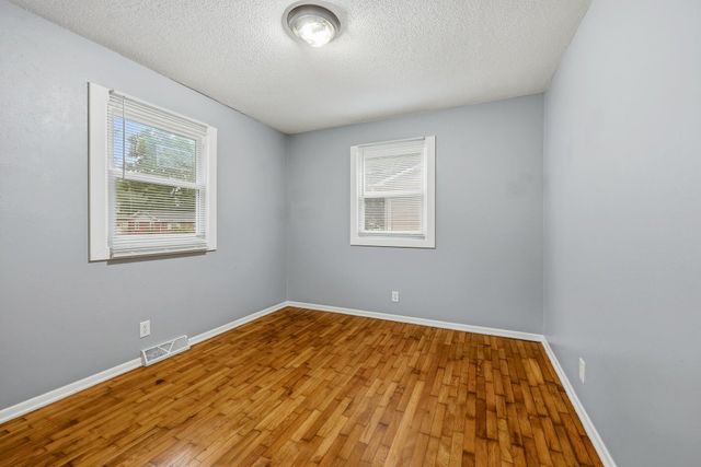 1302 S Estate Avenue, Springfield, MO 65804