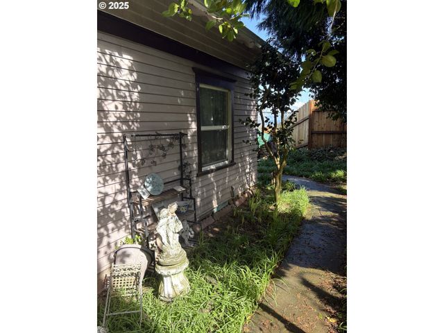385 W MARINE Dr, Astoria, OR 97103