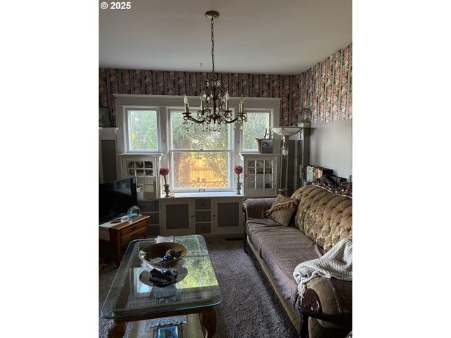385 W MARINE Dr, Astoria, OR 97103