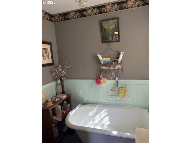 385 W MARINE Dr, Astoria, OR 97103