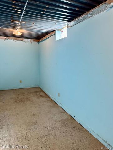 5748 W Coon Lake Road, Howell, MI 48843