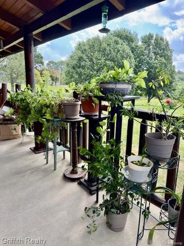 5748 W Coon Lake Road, Howell, MI 48843