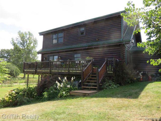 5748 W Coon Lake Road, Howell, MI 48843