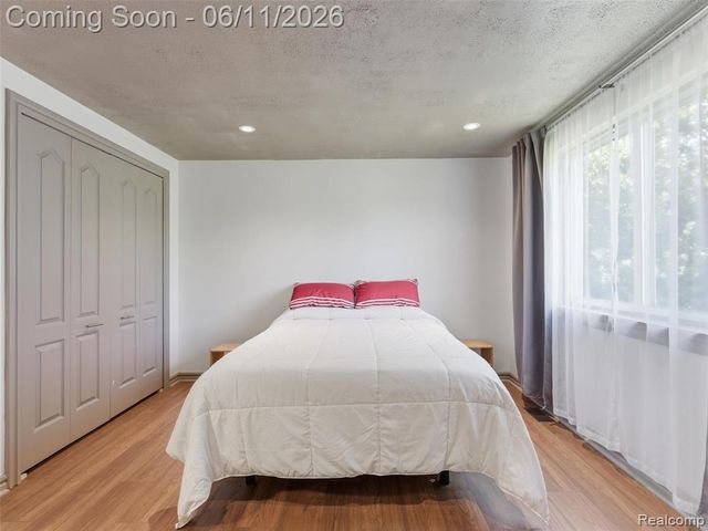 1087 Eagle Nest Drive, Rochester, MI 48306