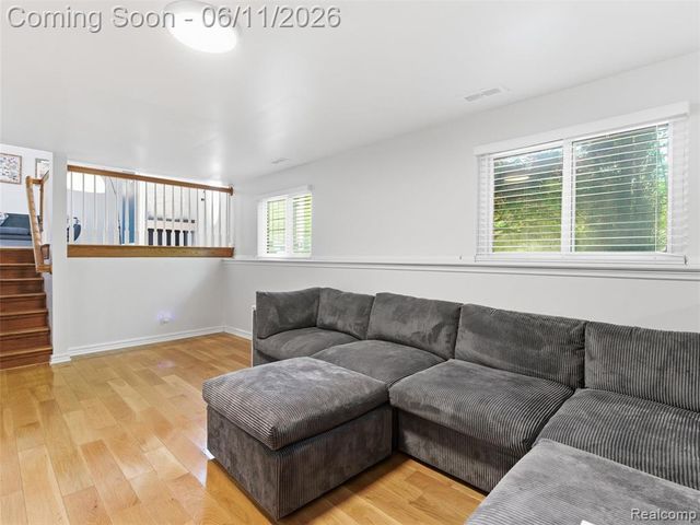 1087 Eagle Nest Drive, Rochester, MI 48306