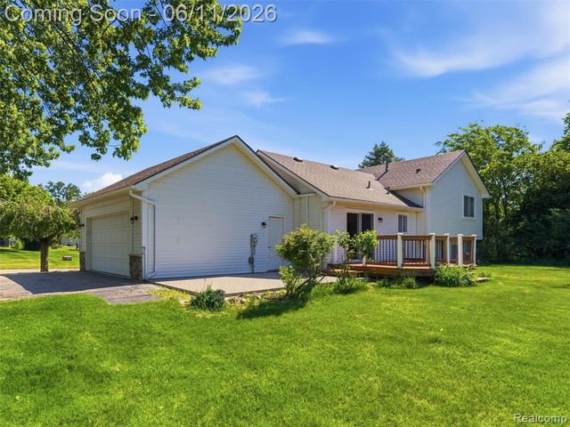 1087 Eagle Nest Drive, Rochester, MI 48306