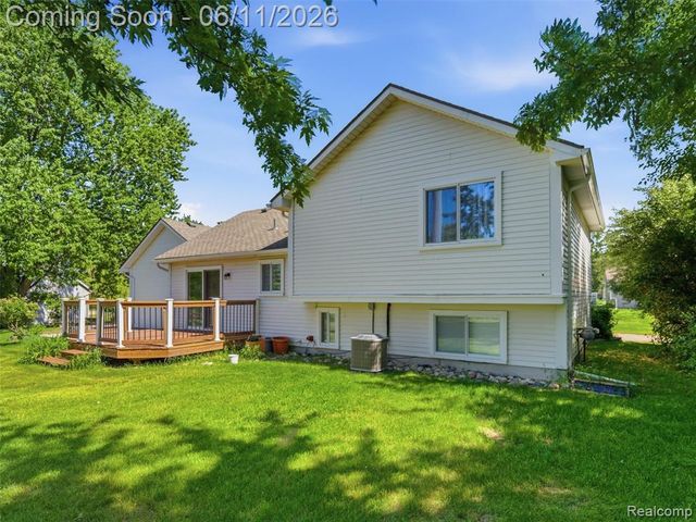 1087 Eagle Nest Drive, Rochester, MI 48306