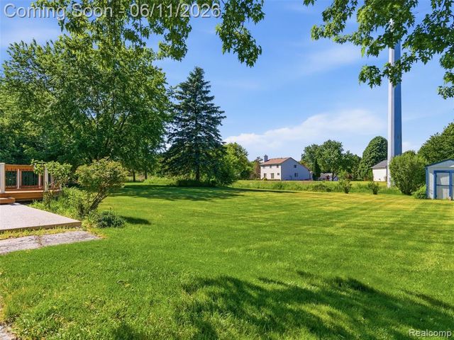 1087 Eagle Nest Drive, Rochester, MI 48306