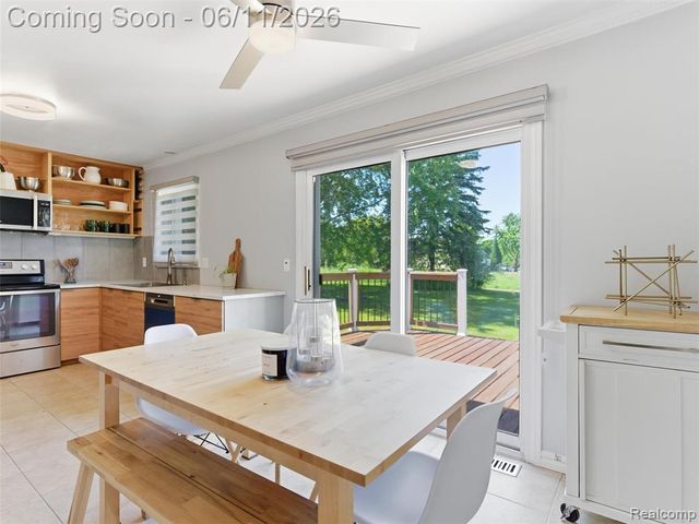 1087 Eagle Nest Drive, Rochester, MI 48306