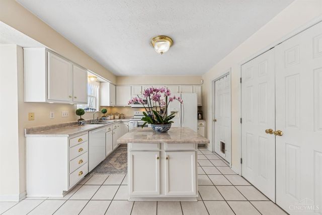 935 Grandstone Court, Lebanon, OH 45036