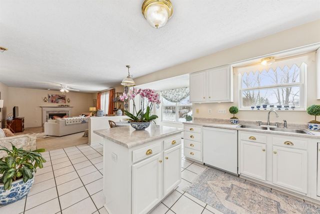 935 Grandstone Court, Lebanon, OH 45036