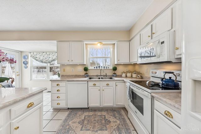 935 Grandstone Court, Lebanon, OH 45036