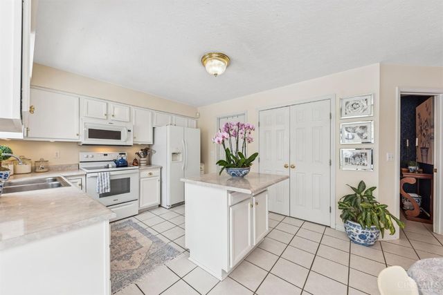 935 Grandstone Court, Lebanon, OH 45036